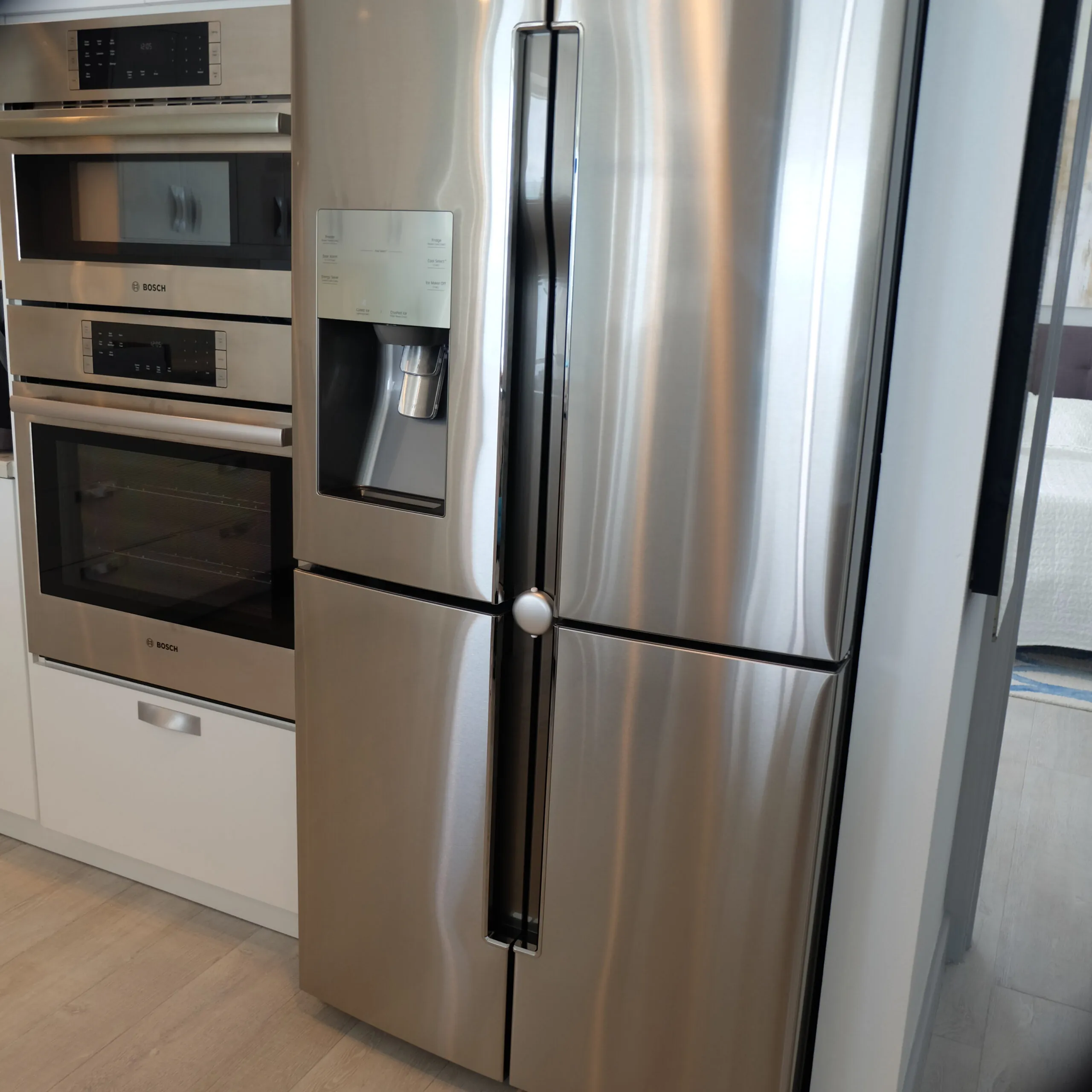 Qdos Adhesive Fridge/Freezer Lock